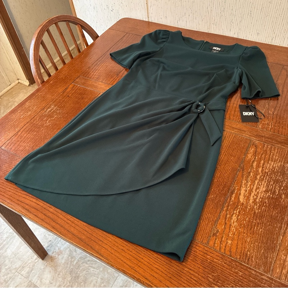 DKNY Dress Women's 10 Green Scuba Crepe Jewel Neck Short Sleeve Work To Evening